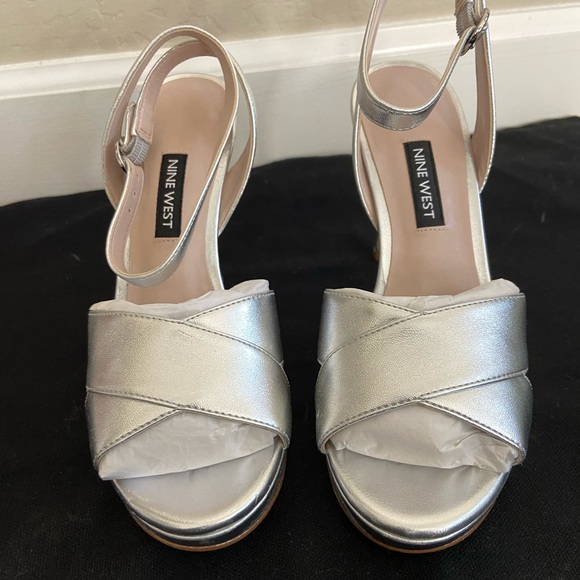 Nine West Platform Heels, Size 5.5 - Picture 4 of 4